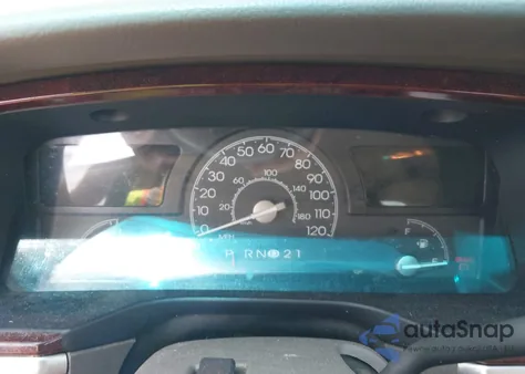 2004 Lincoln Town Car Signature from USA, damaged, VIN 1LNHM81W74Y649385